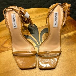Steve Madden tan patent leather ankle strap heels | NWOB | 8.5